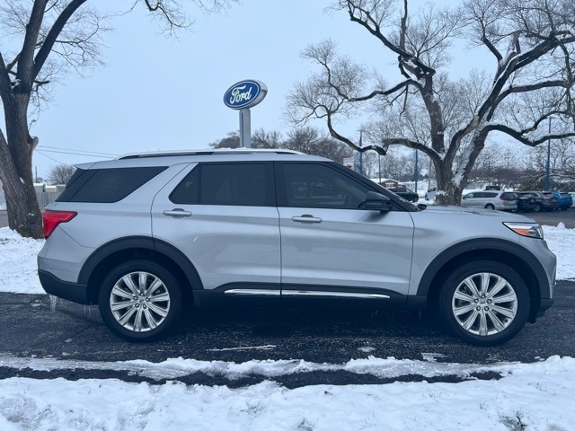 2022 Ford Explorer Limited's photo