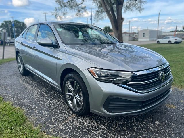 Used 2024 Volkswagen Jetta SE with VIN 3VWEM7BU5RM083113 for sale in Fostoria, OH