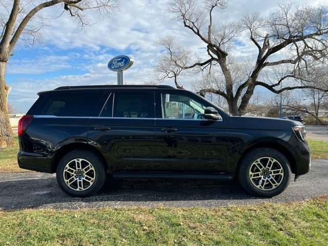 2026 Ford Expedition Active's photo