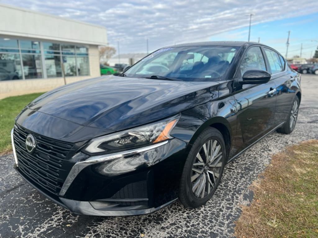 Used 2023 Nissan Altima 2.5 SV Sedan