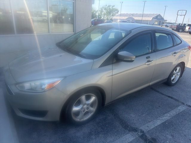 2016 Ford Focus Sedan SE's photo