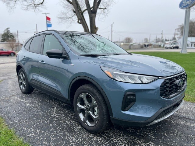 2025 Ford Escape ST-Line photo 2