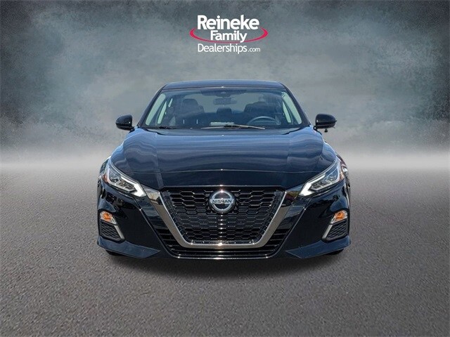 2020 Nissan Altima 2.5 SR photo 2