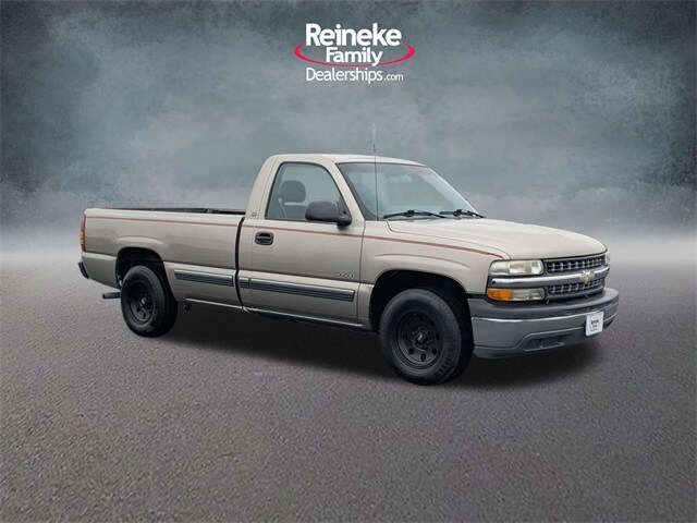 2002 Chevrolet Silverado 1500 Base photo 3