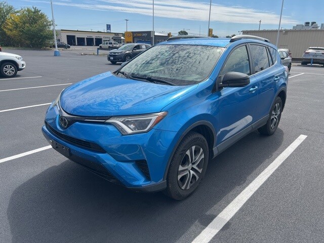 2018 Toyota RAV4 LE photo 2