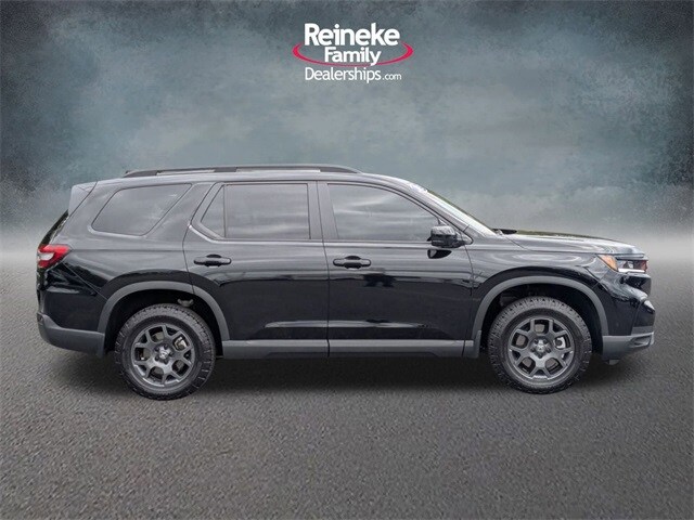 2025 Honda Pilot TrailSport photo 3