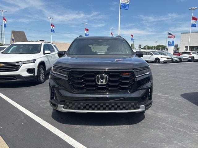 2025 Honda Pilot TrailSport AWD's photo