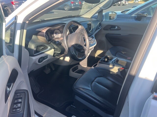 2018 Chrysler Pacifica Touring Plus photo 2