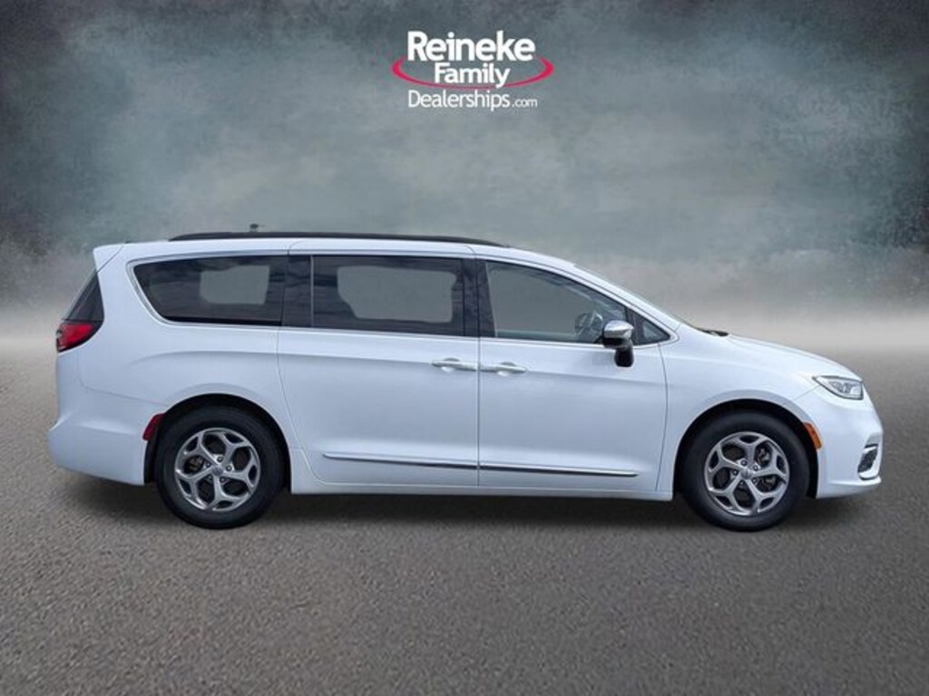 Used 2023 Chrysler Pacifica Limited Minivan/Van