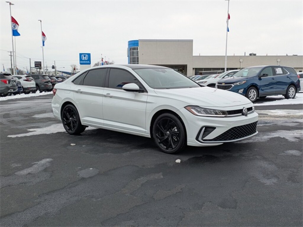 Used 2025 Volkswagen Jetta 1.5T SE Sedan