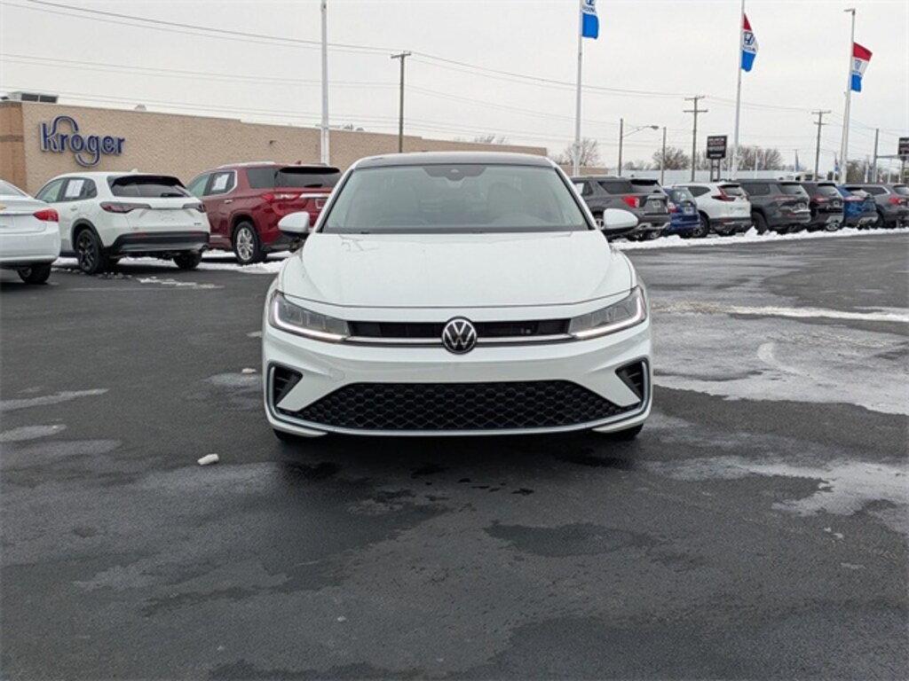 Used 2025 Volkswagen Jetta 1.5T SE Sedan