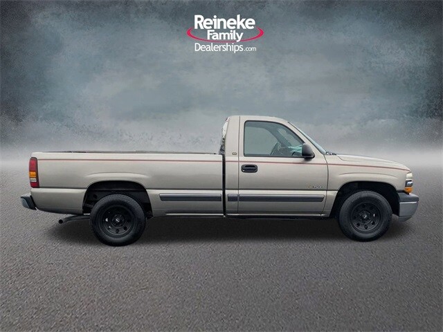 2002 Chevrolet Silverado 1500 Base photo 4