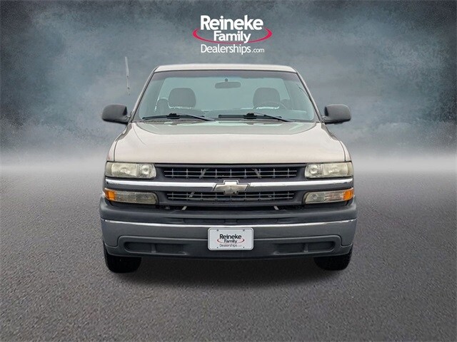 2002 Chevrolet Silverado 1500 Base photo 2