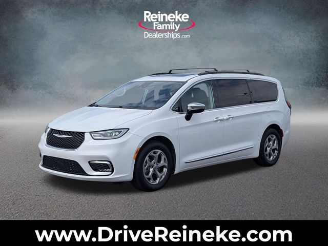 2023 Chrysler Pacifica Limited's photo