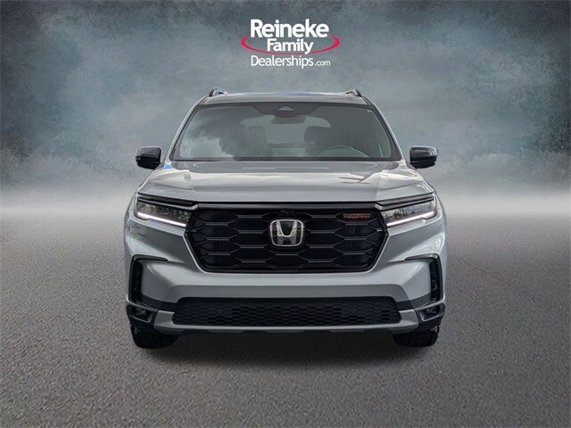 2025 Honda Pilot TrailSport photo 2