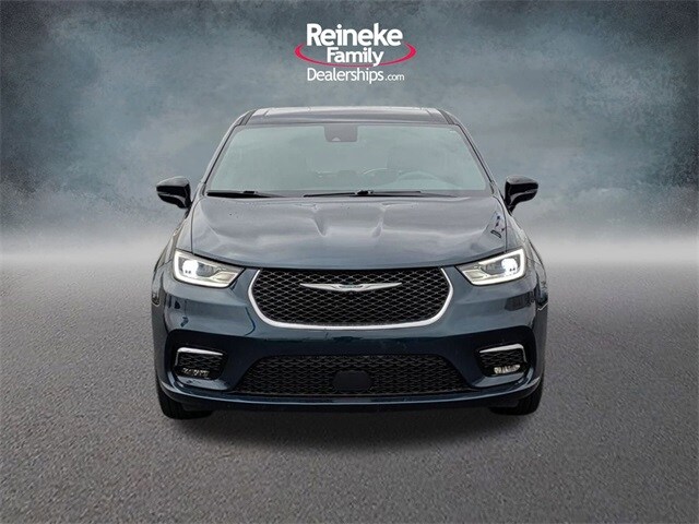 2025 Chrysler Pacifica photo 2