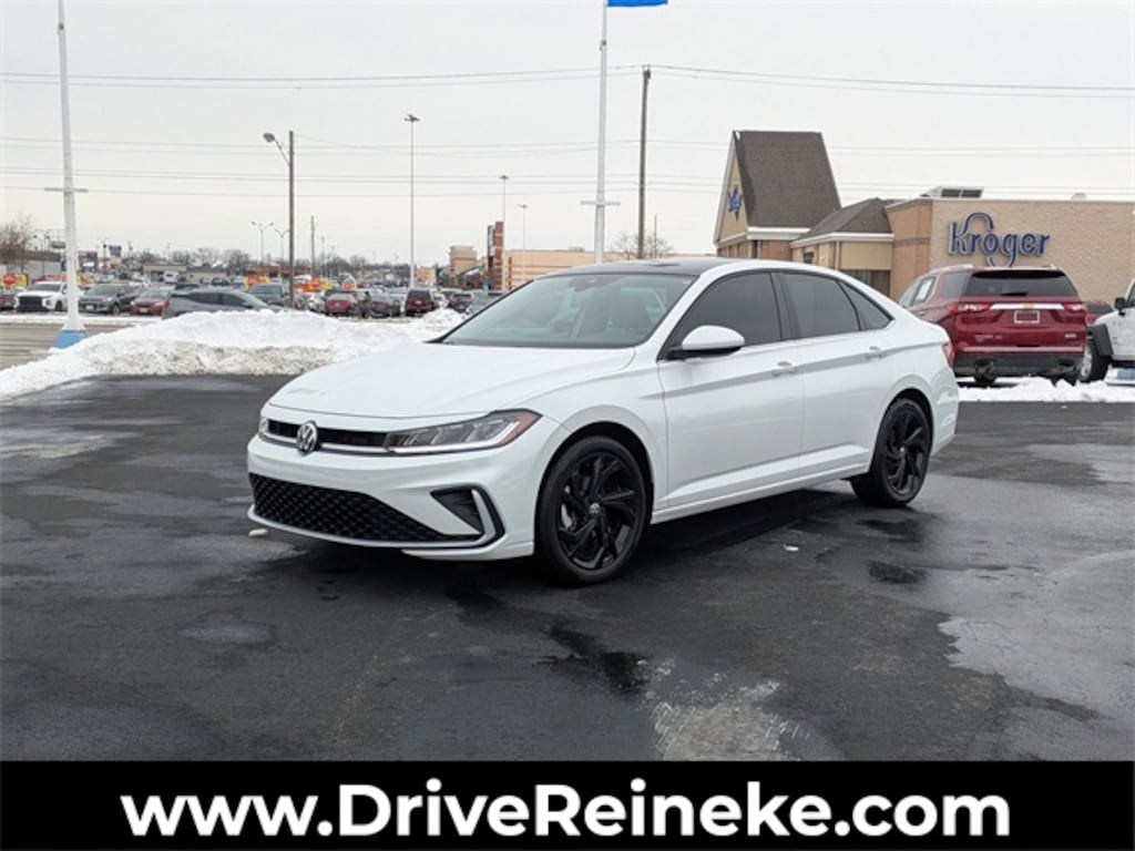 Used 2025 Volkswagen Jetta 1.5T SE Sedan