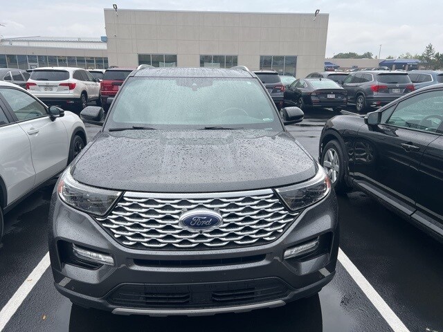 2020 Ford Explorer Platinum photo 2