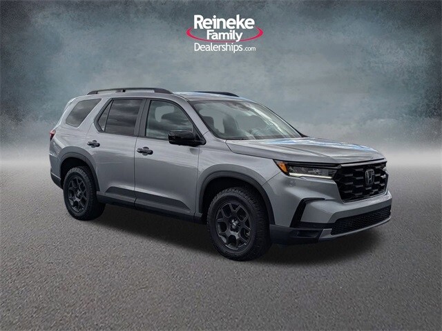 2025 Honda Pilot TrailSport photo 3