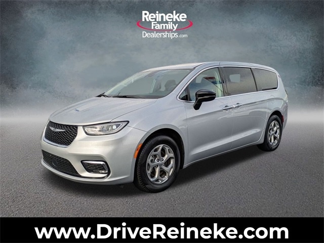 2019 Chrysler Pacifica Touring L's photo