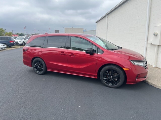 2023 Honda Odyssey Sport photo 2