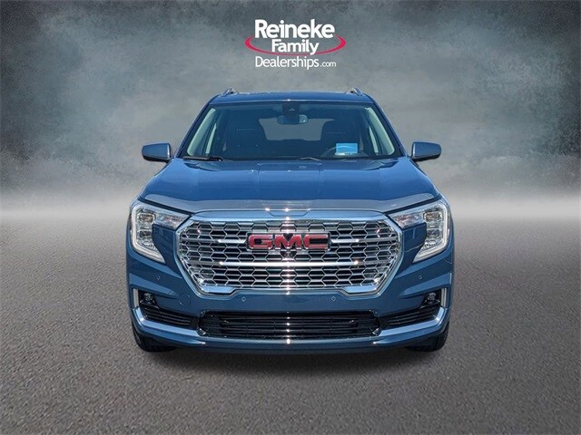 2024 Gmc Terrain Denali photo 2