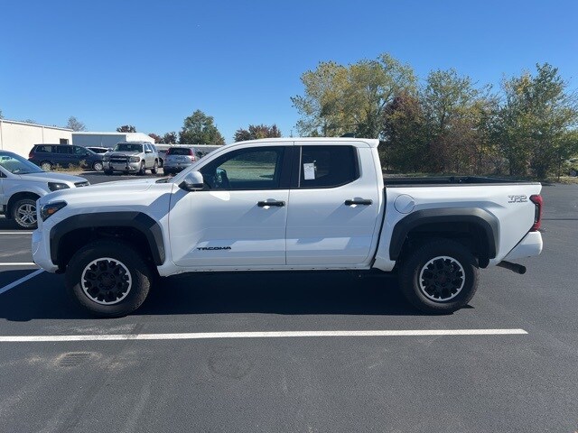 2024 Toyota Tacoma TRD Sport 4x4 photo 2