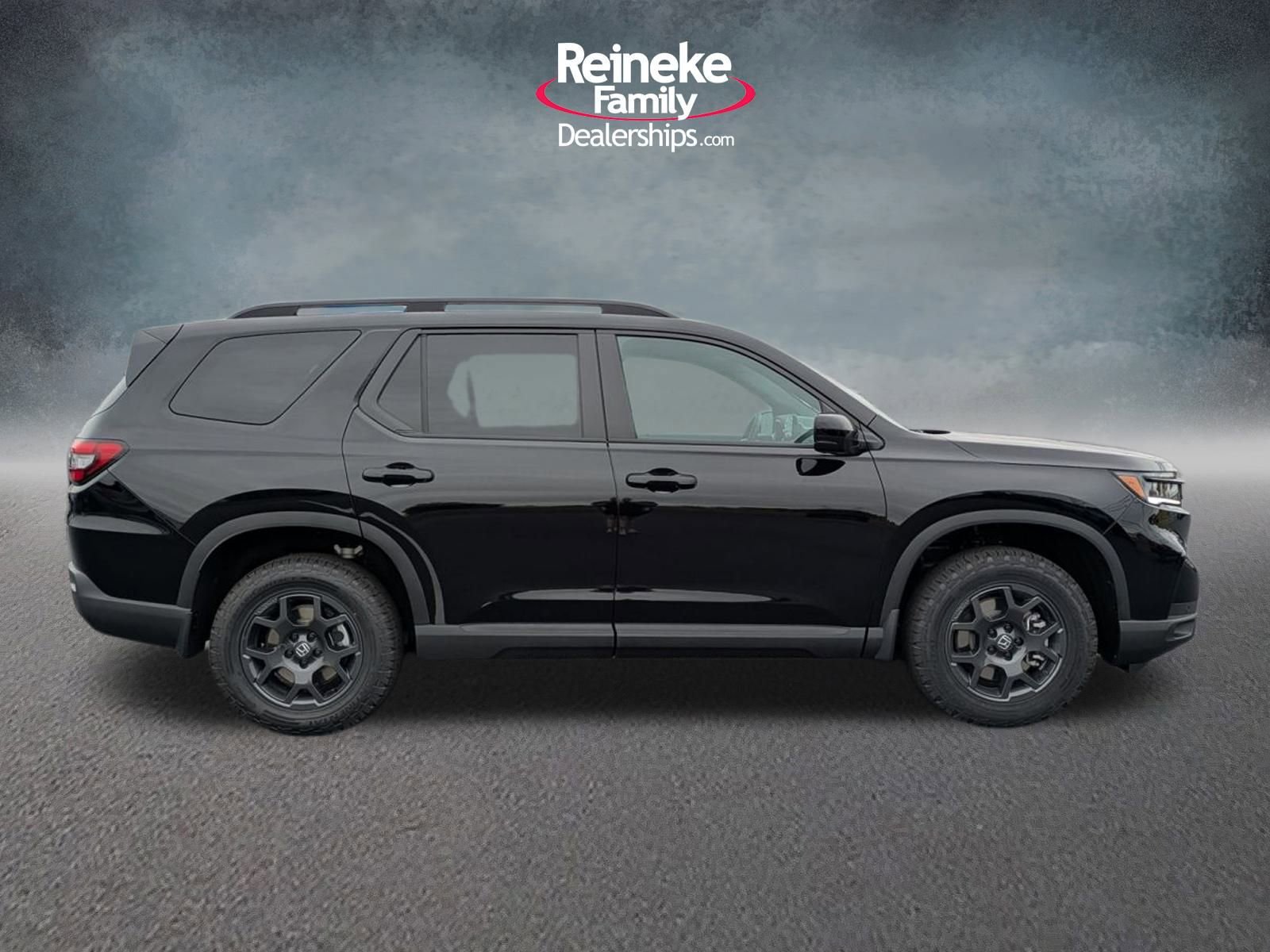 2025 Honda Pilot TrailSport photo 3