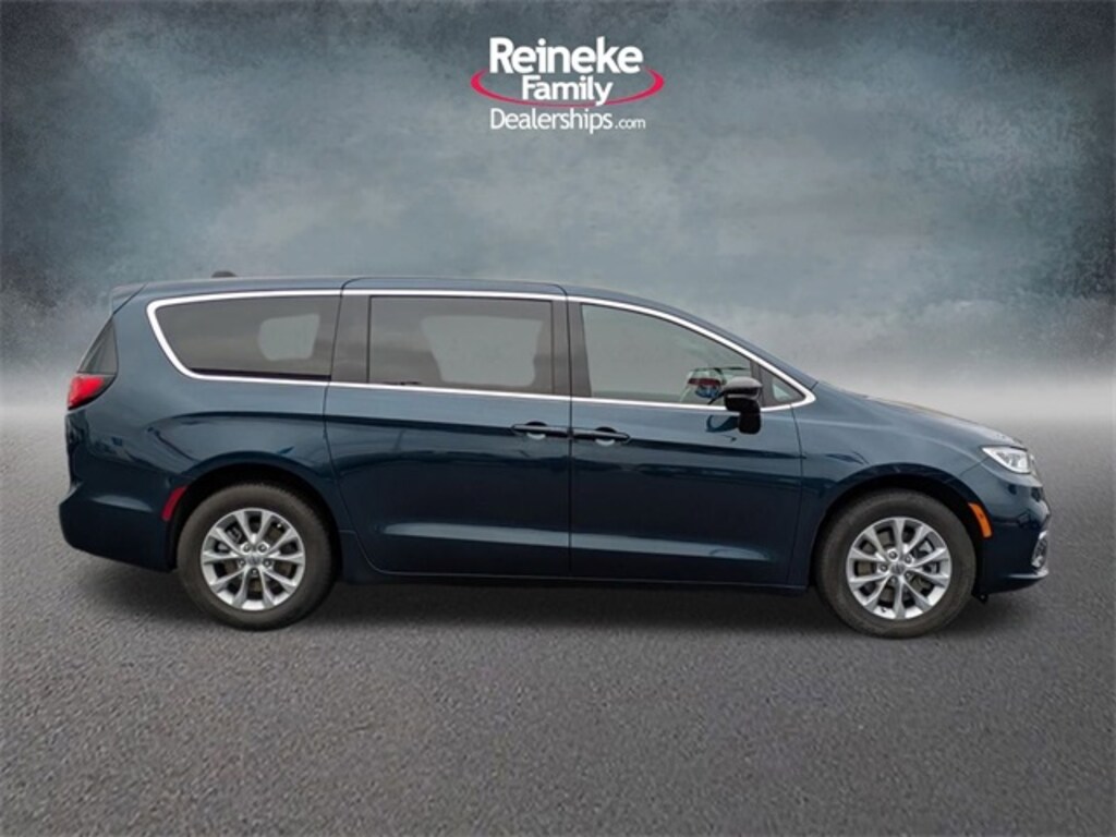 Used 2025 Chrysler Pacifica Select Van Passenger Van