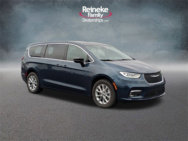 2025 Chrysler Pacifica photo 3