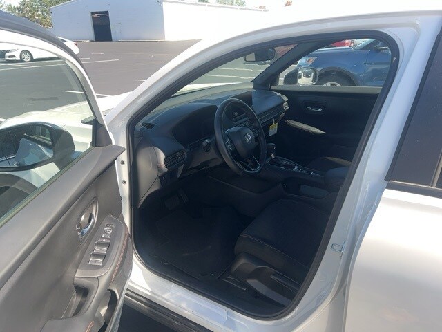 2025 Honda HR-V Sport photo 3