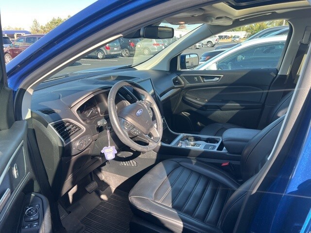 2022 Ford Edge SEL photo 4