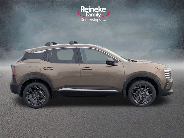 2026 Nissan Kicks SR photo 3