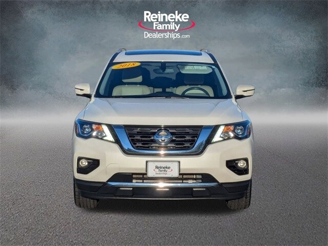 2018 Nissan Pathfinder Platinum photo 2