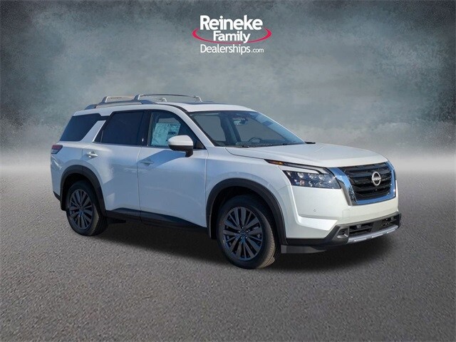 2025 Nissan Pathfinder SL photo 3