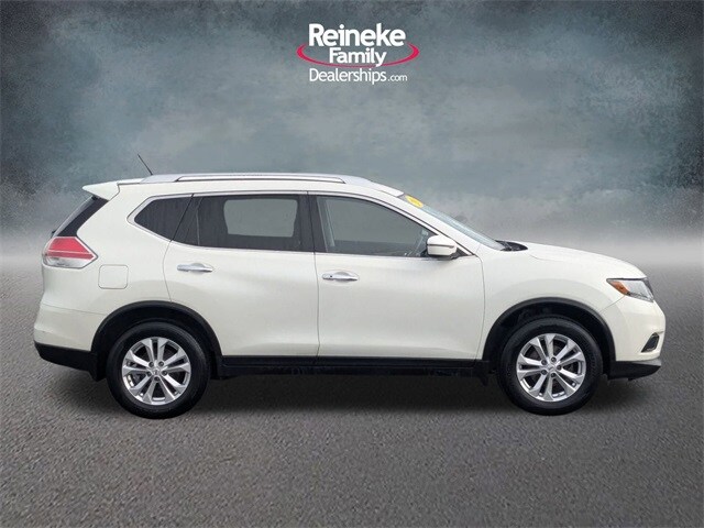 2016 Nissan Rogue SV photo 3