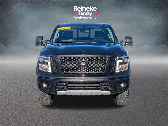 2019 Nissan Titan SL photo 2