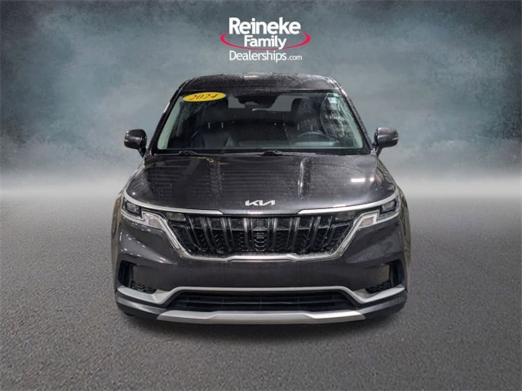 Used 2024 Kia Carnival LX Minivan/Van