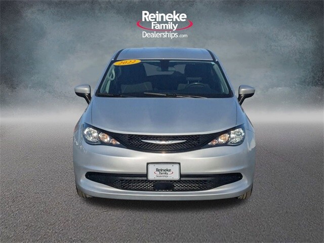 2022 Chrysler Voyager LX photo 2