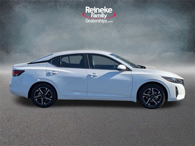 2025 Nissan Sentra SV photo 4