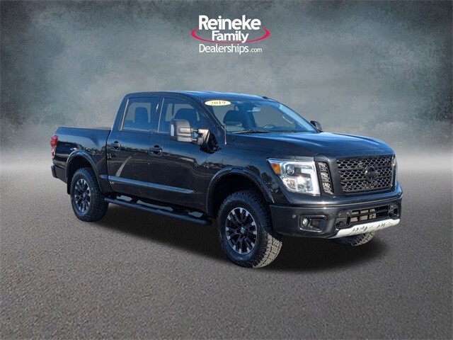 2019 Nissan Titan SL photo 3