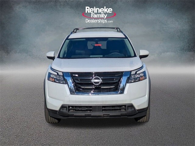 2025 Nissan Pathfinder SV photo 2