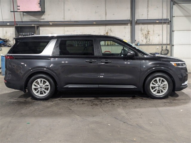 2024 Kia Carnival LX photo 4