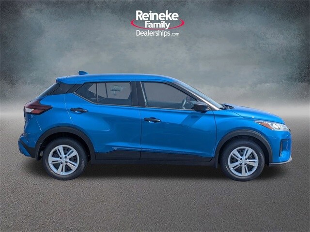 2025 Nissan Kicks Play S photo 4