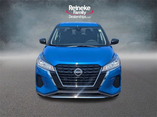 2025 Nissan Kicks Play S photo 2