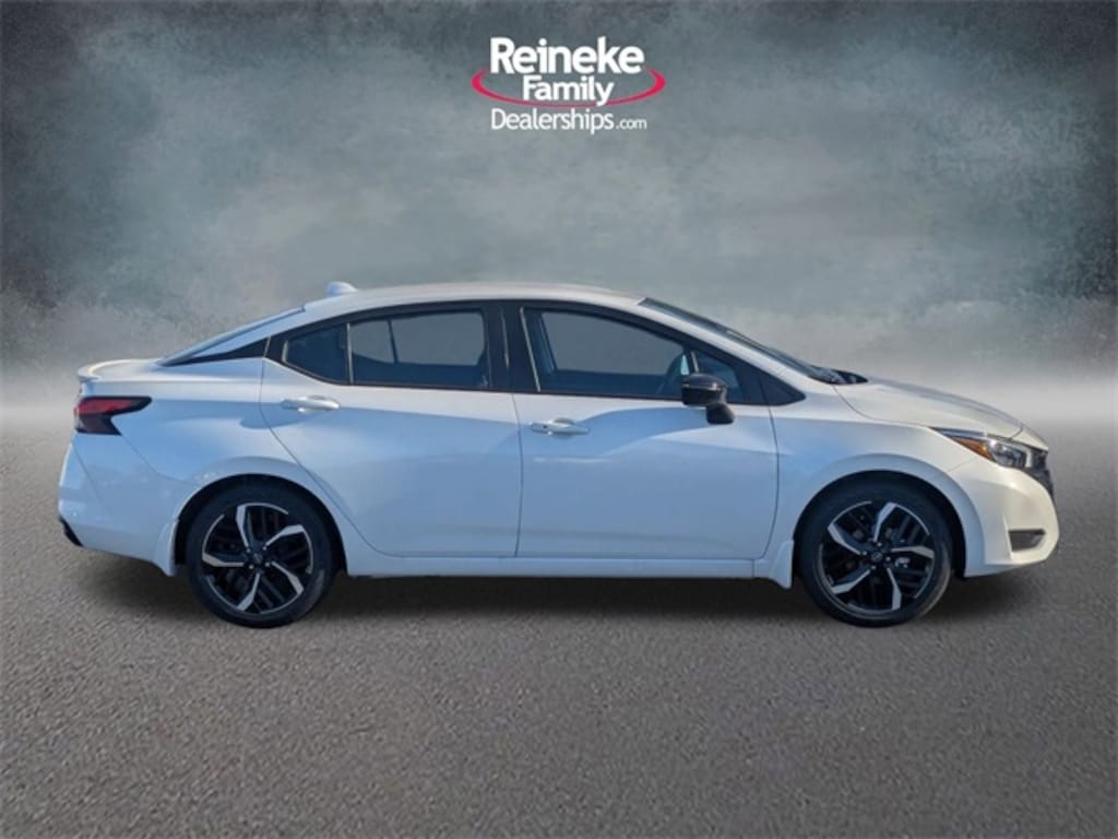 New 2025 Nissan Versa 1.6 SR Sedan