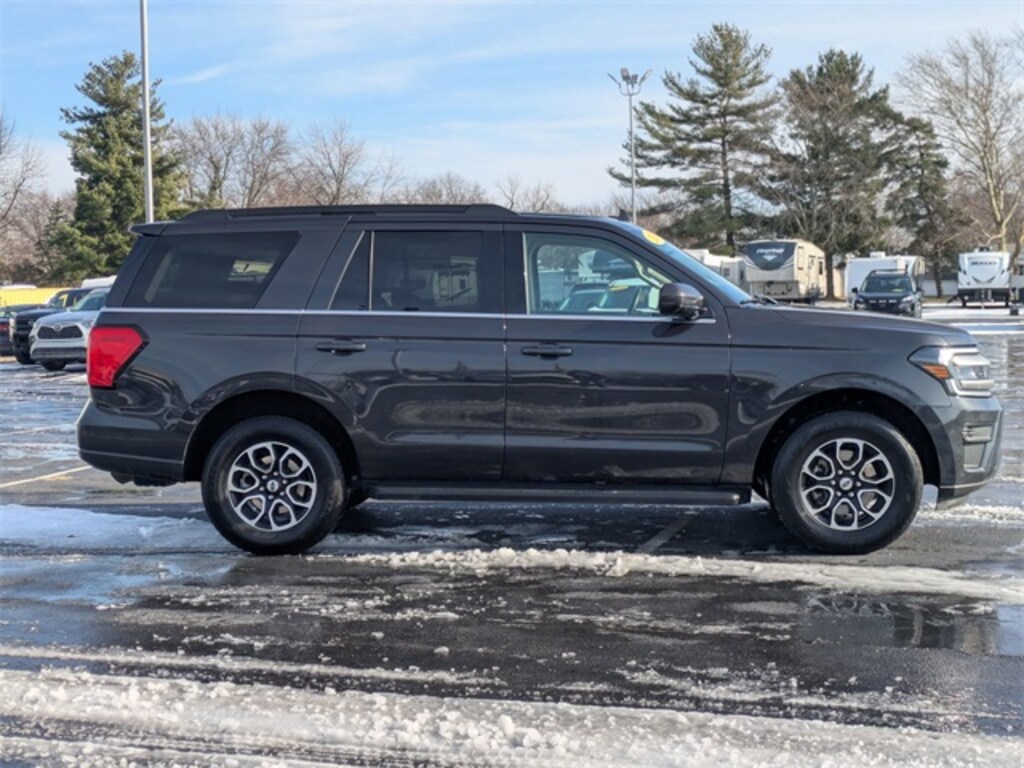 Used 2024 Ford Expedition XLT SUV