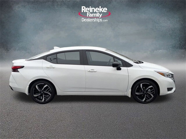 2025 Nissan Versa 1.6 SR photo 4