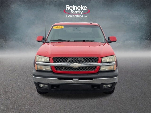 2006 Chevrolet Avalanche Z71 photo 2