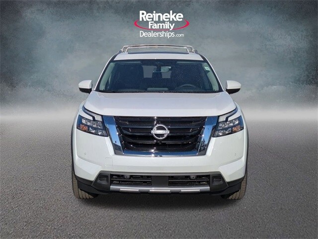 2025 Nissan Pathfinder SL photo 2